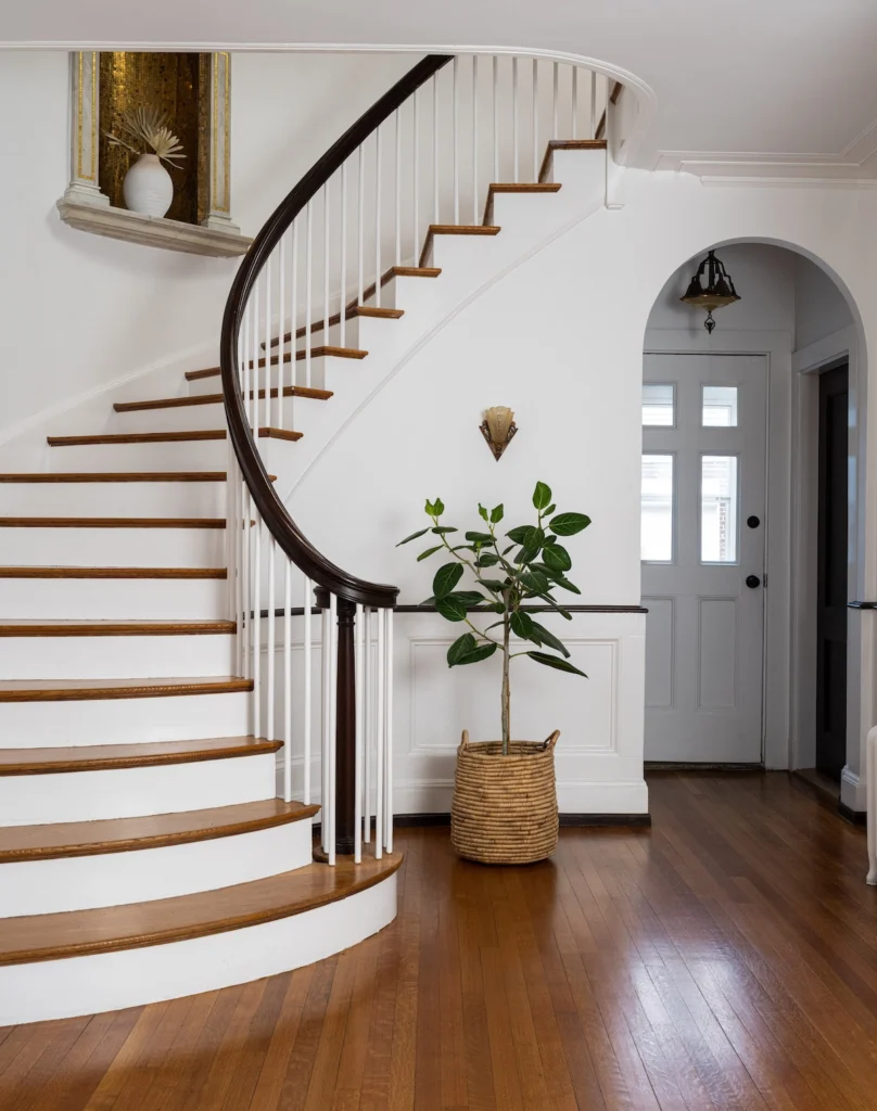 PlumPaintingInterior06